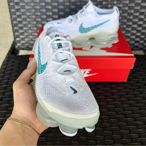 NIKE AIR MAX SCORPION FLYKNIT WHITE CLEAR EMERALD - WOMENS 6.5 / MENS 5 - Picture 2 of 5